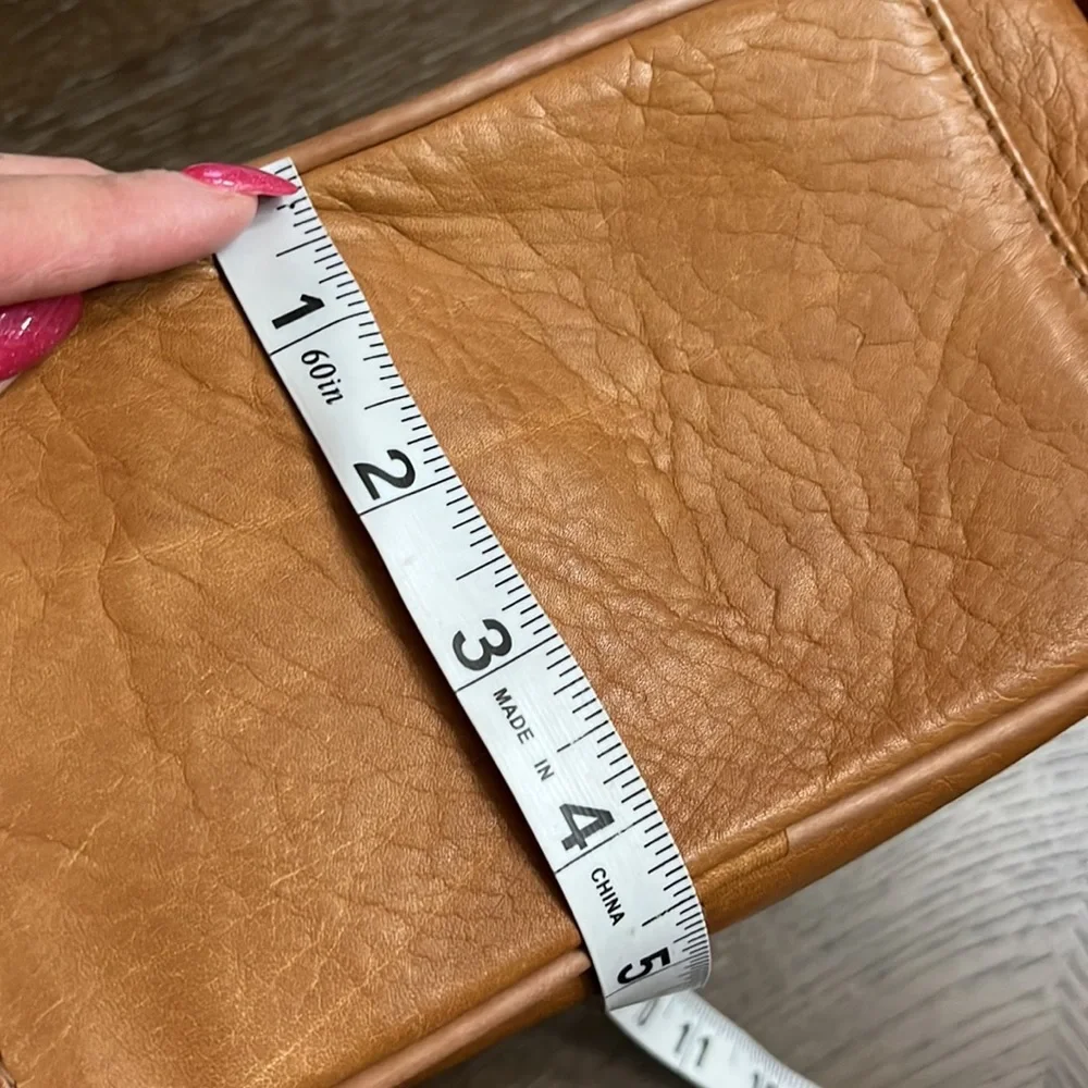 Cabela’s Columbia’s leather natural tan small bag
